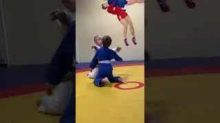Воздушный поцелуй маме на соревнованиях😀 наш обаятельный спортсмен 👊 2 место 🥈 #judo #sambo