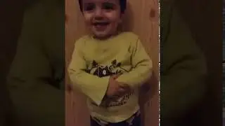 Мальчик учить мусульманский буквы 🔤