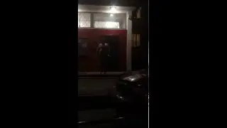 Голый мужик возле подъезда