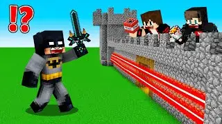 ماين كرافت : حماية القلعة من باتمان الشرير !!؟ 🔥😱