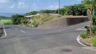 喜界島の城久坂にて。