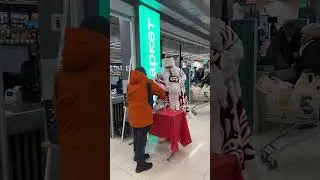6 января Дедушка Мороз снова заглянул в «Сахмаркет» поздравить покупателей с наступающими Рождеством