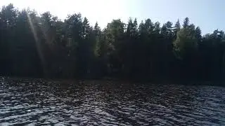Вода серебрится .Рябь на озере Волго.