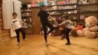 Alexandra Trusova training session. Александра Трусова тренируется с братьями