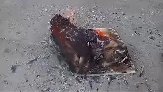 Сжигаю свои старые стихи
