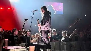 Fall Out Boy LIVE - Pete Wentz during Dance Dance (11.07.23) Hamburg