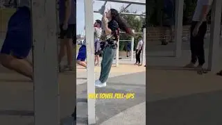 Fitness girl doing towel pull-ups 💪gym motivation
