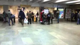 Дед мороза непустили в метро