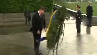 Yanukovich vs the wreath