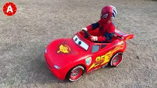 Adam Ouvre Voiture Cars 2 Lightning McQueen