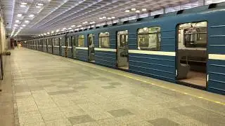 Поезд на станции метро Девяткино | СПб 17.01.2018 2/3