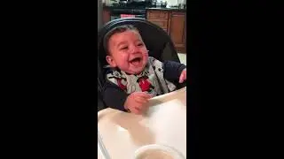 Baby laughing hysterically at mom - 990087