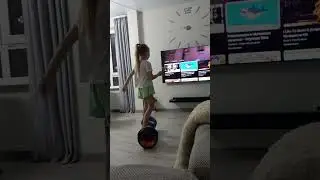 Krazy Frog ! Милана слушает Krazy Frog !