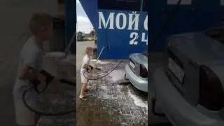 Флеш 97 моет тачки за деньги чтобы стать Ютубером)))
