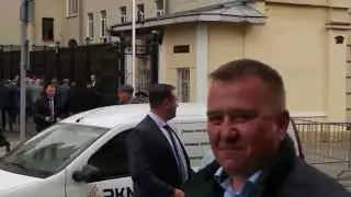 Просителей не пускают к Собянину у Совета Федерации