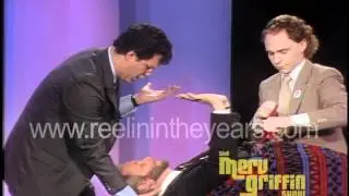 Penn & Teller levitate Martin Mull (Merv Griffin Show 1984)