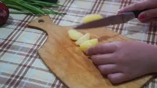 How to cut boiled potatoes into cubes