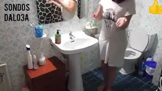ev hanımı firikikli temizlik yapiyor