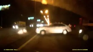 Бампер лежащий на МКАД привел к ДТП