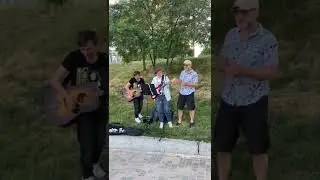 Вадим Красноокий та вуличні музиканти - Надія Є, Київ 2022 (Vadym Krasnooky, Mad Heads) Ukraine