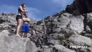 Самые смешные падения девушек.......Просто Жесть..)))