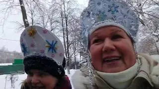 Новый Год- снег,кокошники,Дед Мороз