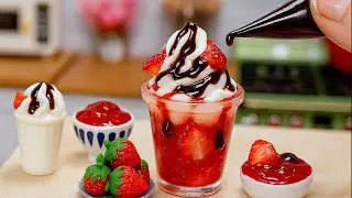 Miniature Strawberry Milkshake! Amazing Refreshing Drink 🥰