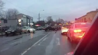 Уральская улица оказалась полностью перекрыта из-за ДТП