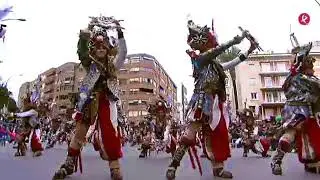 La comparsa "Anuva" desfila en el carnaval de Badajoz 2018