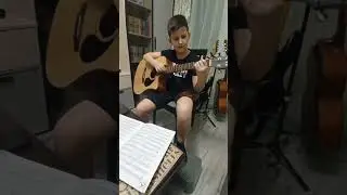 токийский гуль на гитаре