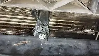 VOLKSWAGEN TOUAREG 2004г 3,2.Как снять передние фары,замок капота,телевизор,радиатор.