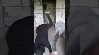 Хелоу мир, Манера крутит мир 🤣