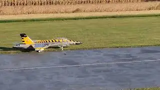 F18 hornet near crash on takeoff. omg