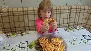сытные вафли с ветчиной, сыром и помидором)