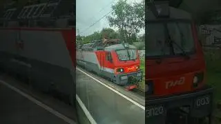 Обгон поезда Москва-Симферополь из окна поезда Москва-Кисловодск.