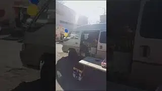 Продажа цветов и клубники в Владивостоке. 06.03.2024г. Не довольная прохожая😀