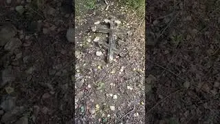 ЗАКОПАЛИ ФОТО НА МЕРТВОЙ МОГИЛЕ ? ЧТО ДЕЛАТЬ ?