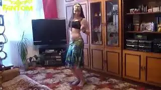 Evde Super Hatun Ve Antep Ciftetelli Oyun Havası Mukemmel Kıvıryor