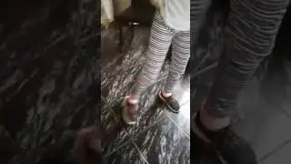 Abriendo las piernas en la casa de mi abuela