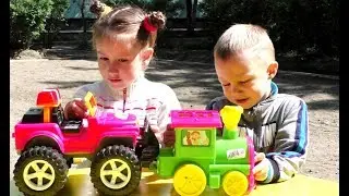 Влог Дети весело играют на улице и ищут цветные игрушки / УЧИ ВМЕСТЕ С НАМИ АНГЛИЙСКИЕ СЛОВА