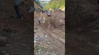 ¡Este es un juego único en el que el auto se llena de agua en el foso!