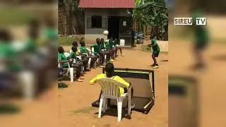 KEREN ! LIHAT ANAK-ANAK DARI AFRIKA MAIN BOLA