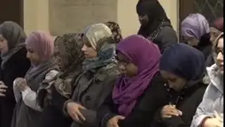 Umat MUSLIM Sholat di dalam GEREJA