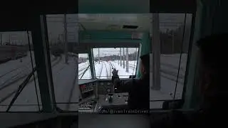 Заезжаем под грузовой состав 🚆 на электровозе 2ЭС5К Ермак 