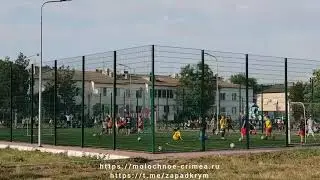 Крым. Село Уютное. Футбольное поле. Детская площадка.  23 июня 2023 г.