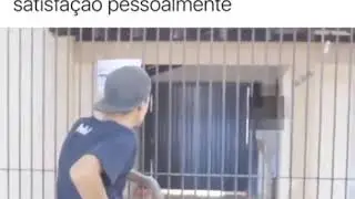 homem racista chamou a mãe de um moço de macaca e ele foi tira satisfação pessoalmente