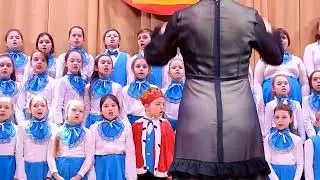 11. Муз. Я.Дубравина, сл. В.Суслова «Про Емелю», Русская народная песня в обр. А.Абрамского «Блины».