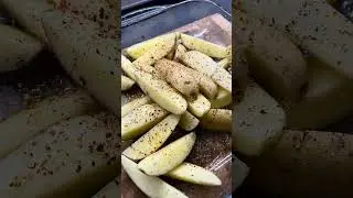Сохраняй рецепт КАРТОШКИ ⠀ЗАПЕЧЁНОЙ по-ДЕРЕВЕНСКИ 😋⠀ #cooking #food #рецепты