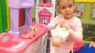 детский развлекательный центр /  centro de entretenimiento para niños /  Pusat hiburan kanak-kanak