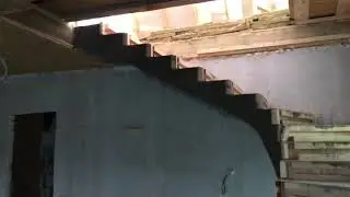 Залитая бетонная лестница